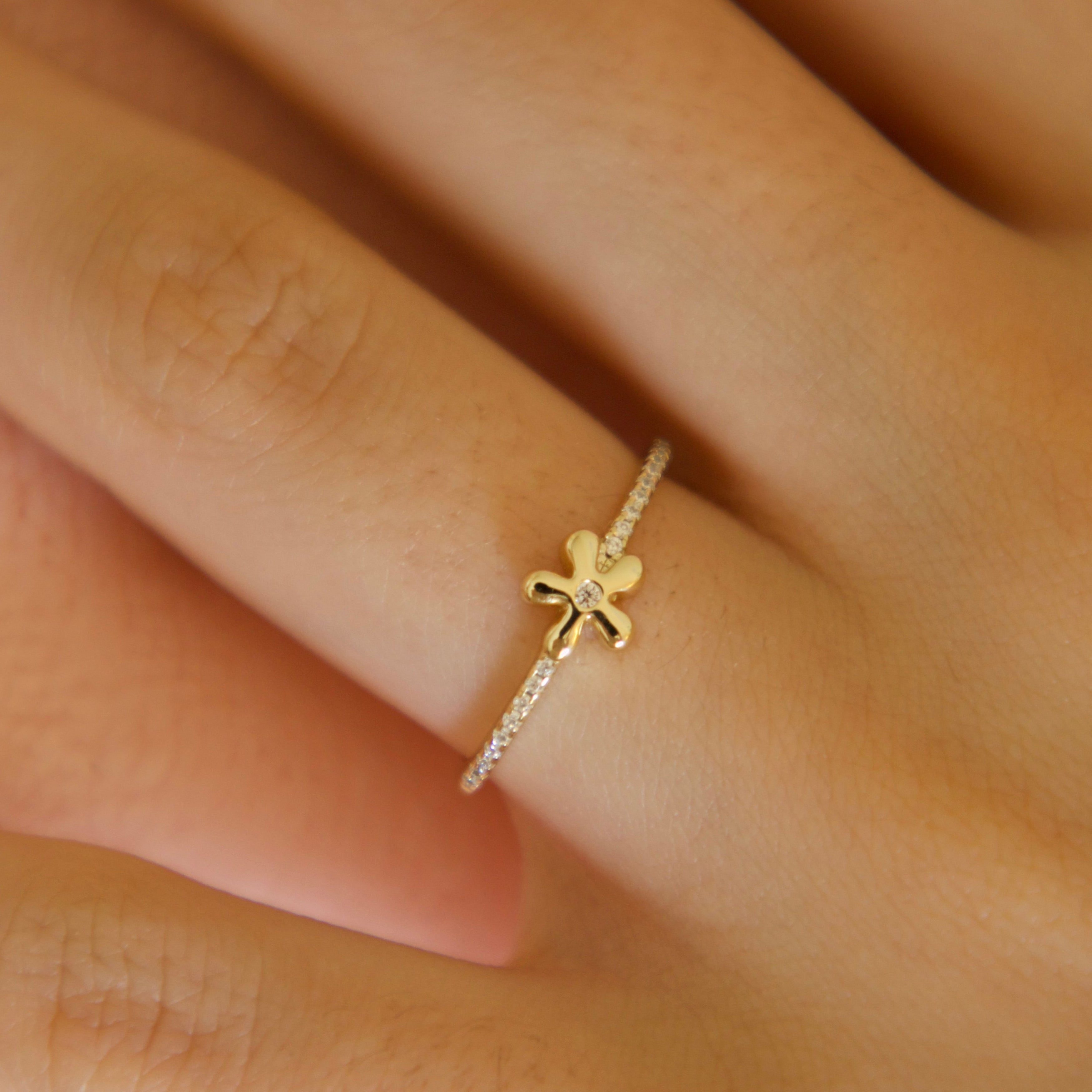 Daisy flower band ring